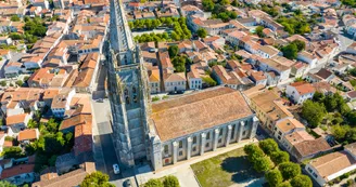 L' église Saint-Pierre-de-Sales et son clocher