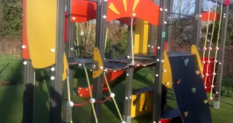 Aire de jeux pour enfants et plateau multisports Aire de jeux pour enfants et plateau multisports