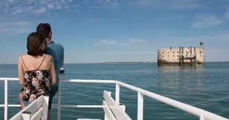 Escale île d'Aix avec tour de Fort Boyard - Compagnie Interîles Escale île d'Aix avec tour de Fort Boyard - Compagnie Interîles