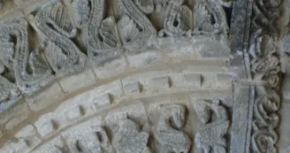 Détail de la voussure de l'église de Bagnizeau Détail de la voussure de l'église de Bagnizeau